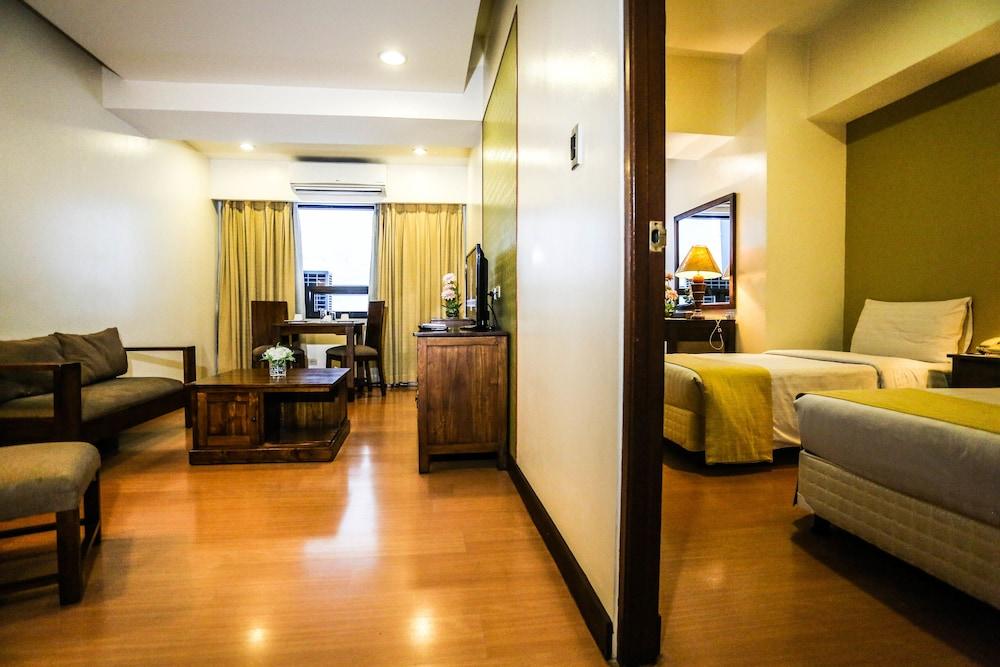 The Malayan Plaza 3* Pasig City