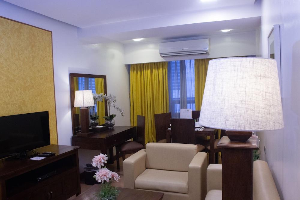 The Malayan Plaza 3* Pasig City
