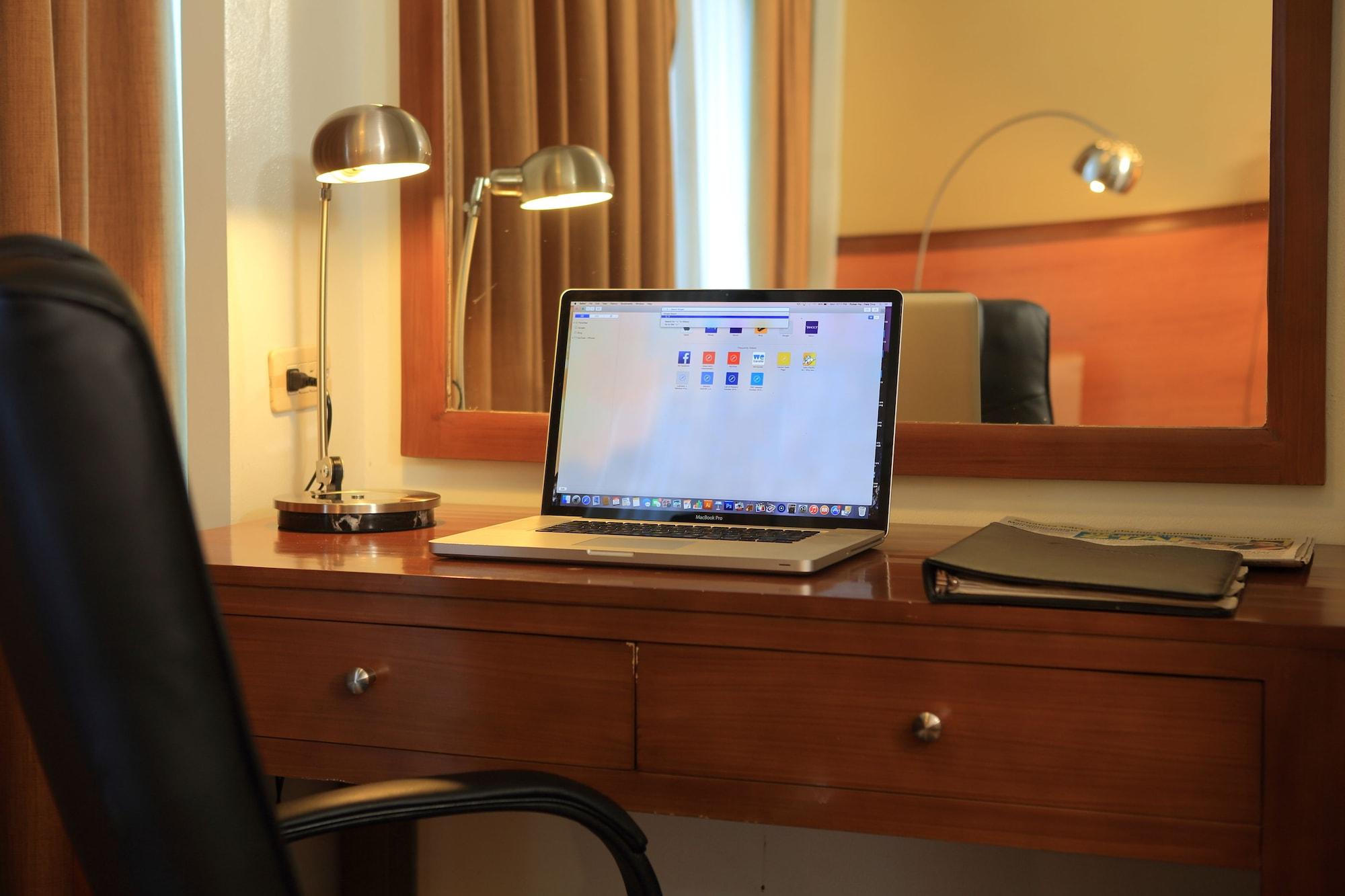 The Malayan Plaza 3* Pasig City